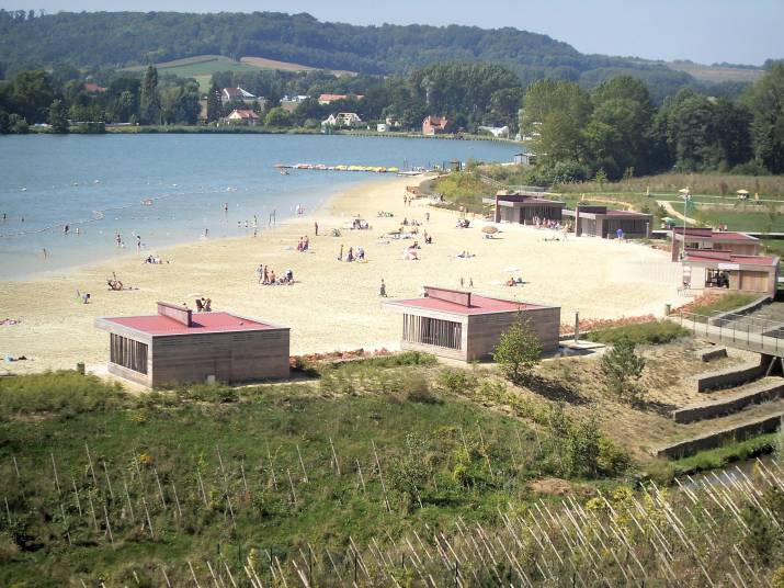 A 20 mn de Chambry, la plage du Parc de loisirs "Axo Plage"