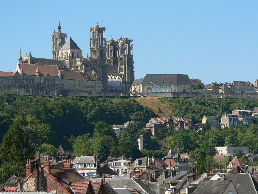 Laon, aussi appelée "la montagne couronnée"