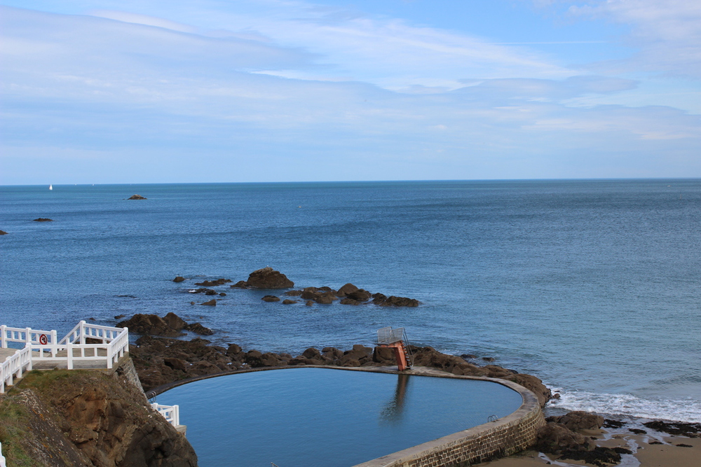 la piscine d'eau de mer de la plage du casino