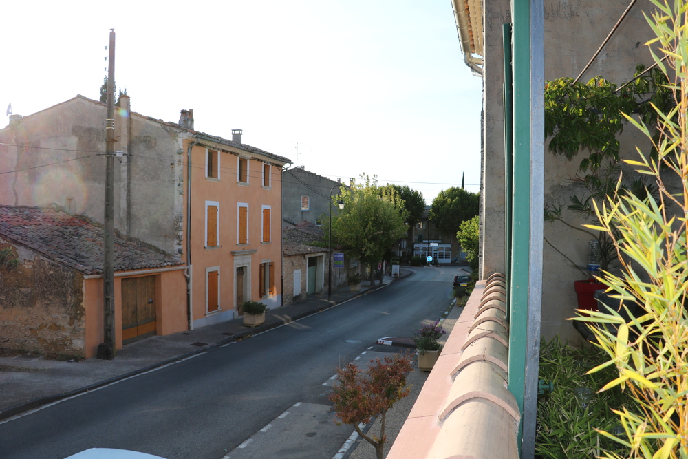 La rue vue de la terrasse