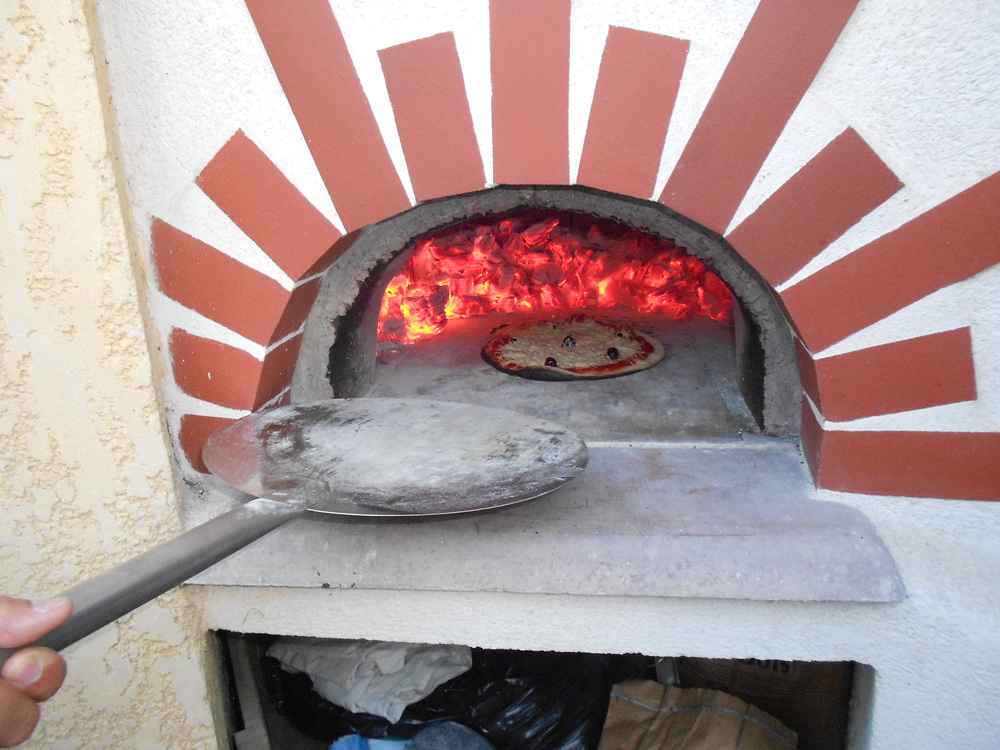 le four à pizza sur la terrasse