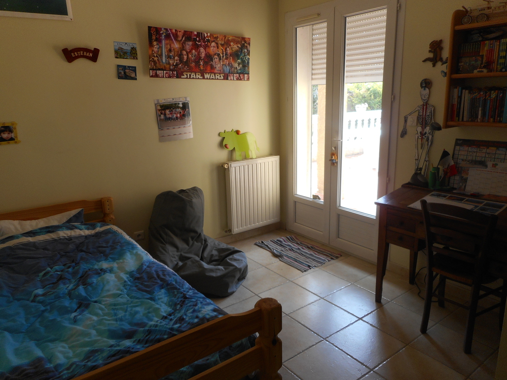 chambre enfant donnant sur la terrasse