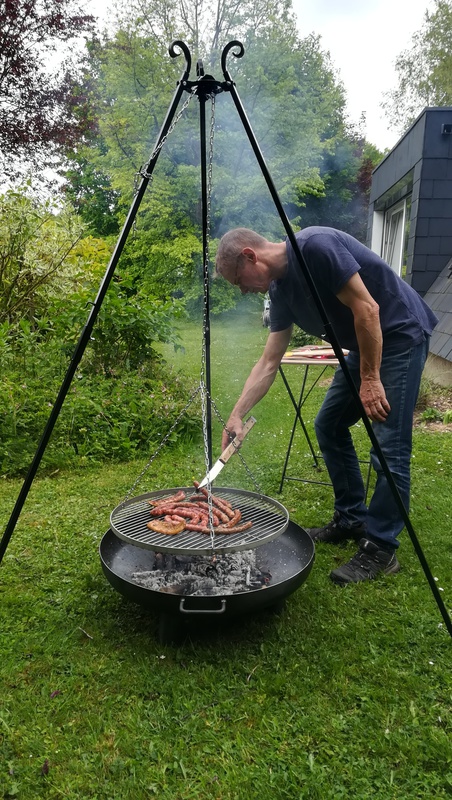 le nouveau barbecue pour les grandes familles , un barbecue à gaz est aussi disponible.