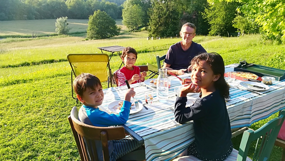 repas du soir devant le point de vue 