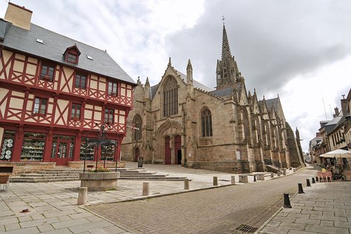 Basilique de Josselin à 5 mn