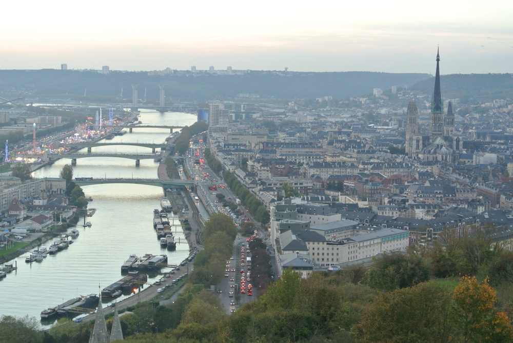 Vue sur Rouen de la coline Ste Catherine