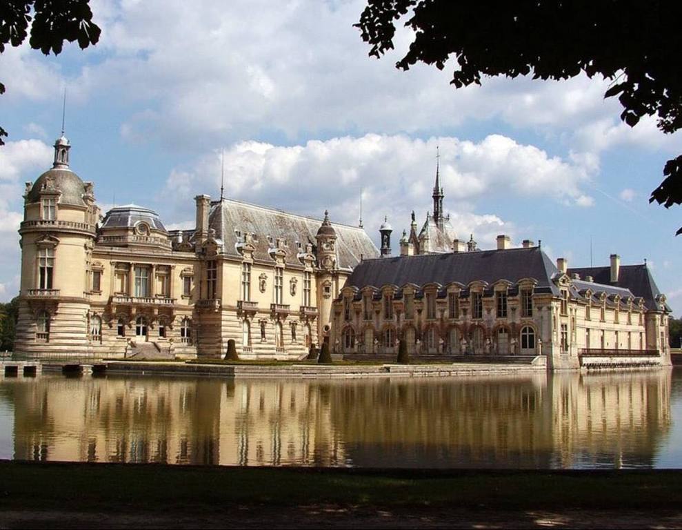 Château de Chantilly. 40 minutes en voiture.