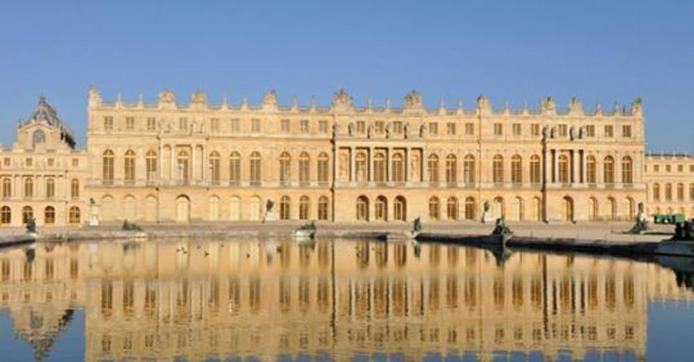 Le château de Versailles. 50 minutes en voiture.