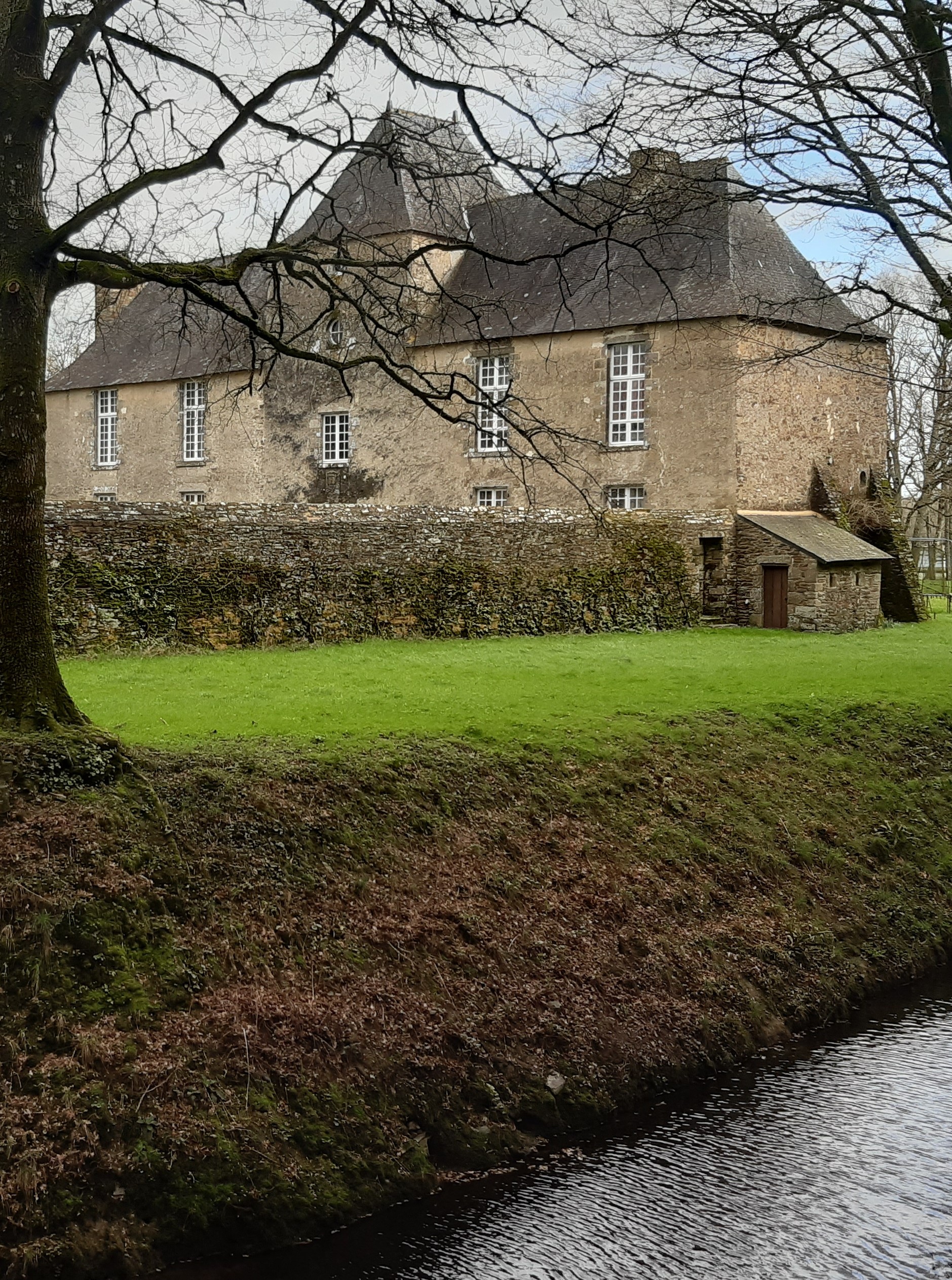 A Théhillac, lors d'une jolie promenade pas loin de la maison