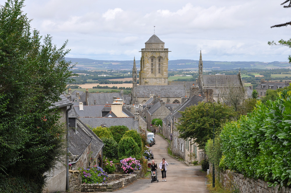 Locronan, ville médiévale avec ses artisans et artistes.