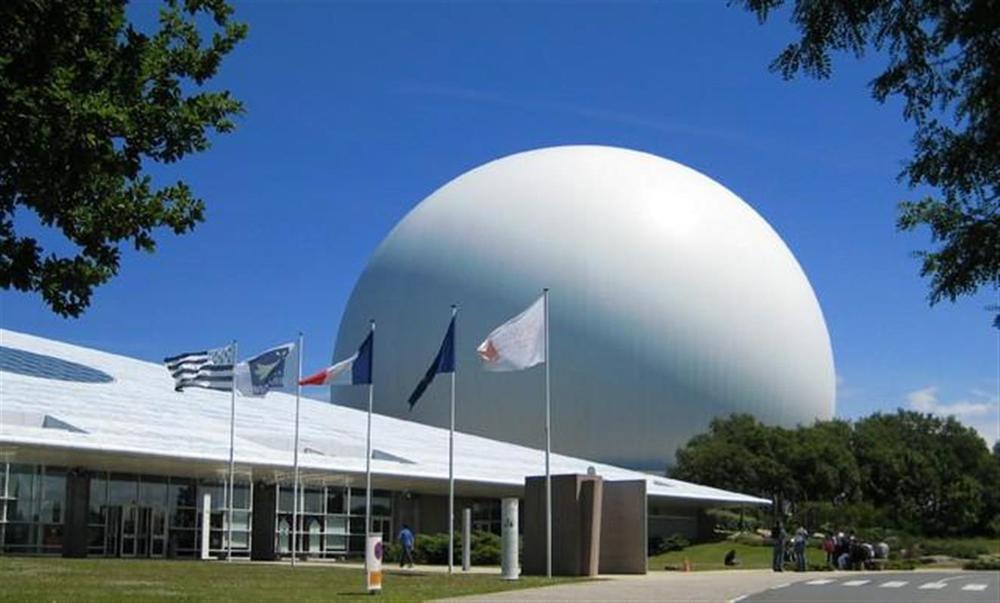 Le radôme, centre de télécommunication et planétarium de ploemeur bodou