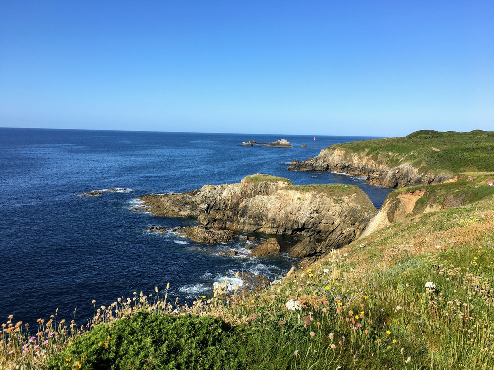 La pointe des Rospects vue du sentier GR 34