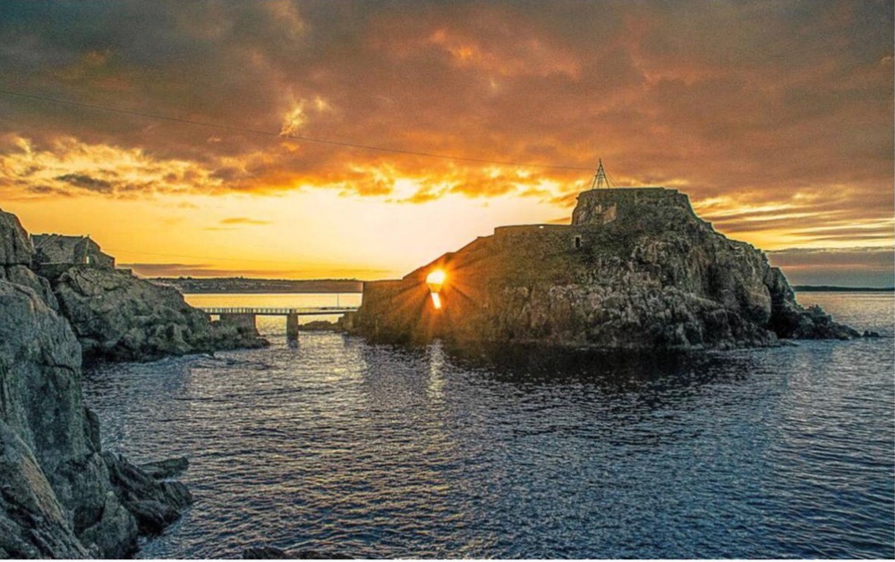 Le Fort de Bertheaume au soleil couchant