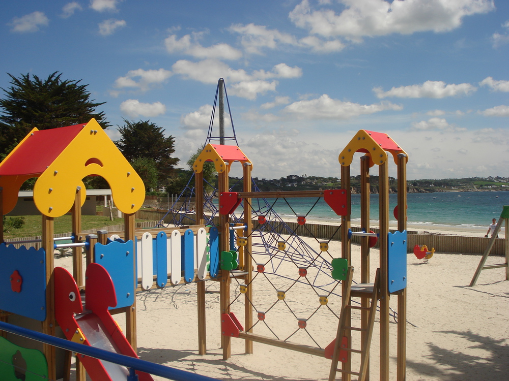 Aire de jeux pour enfants sur la plage