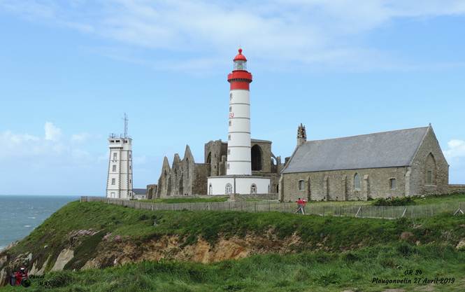 La chapelle, le phare et le sémaphore de la pointe Saint Mathieu