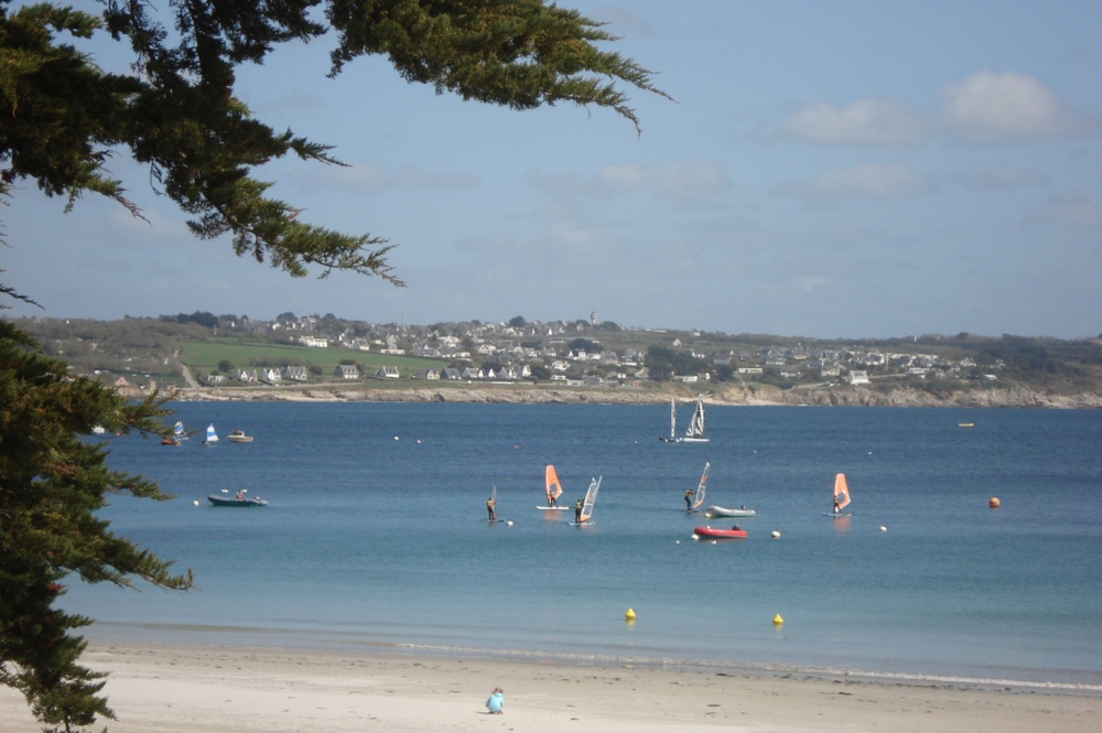 Plage de sable blanc du Trez-Hir à 200m