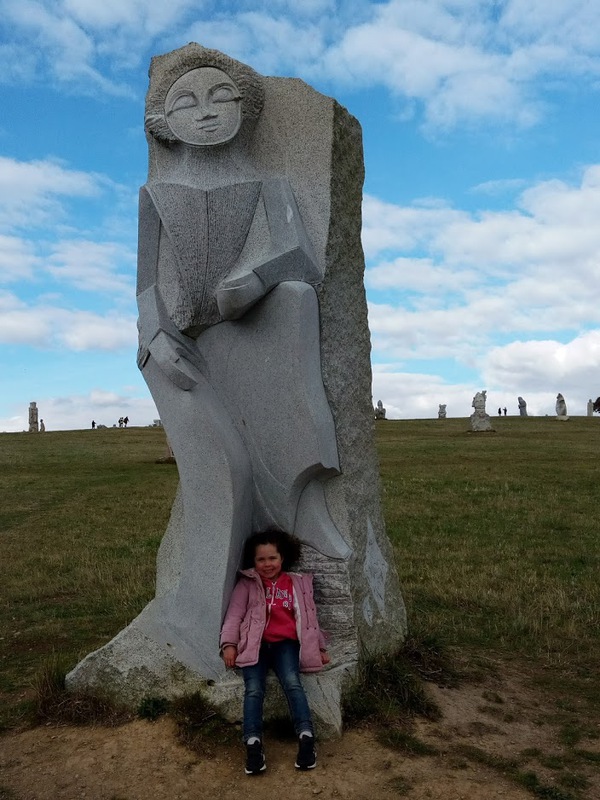 Vallée des Saints, statue de Sainte Enora ( 50 minutes)