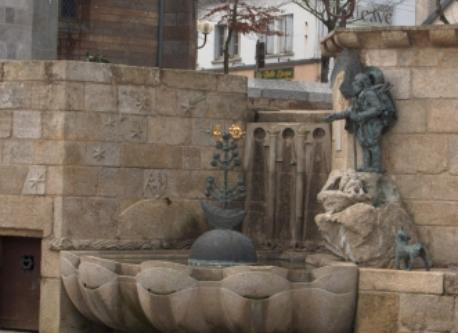 Fontaine sur la place