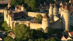 Chateau fort de Blandy-les-Tours 13 km