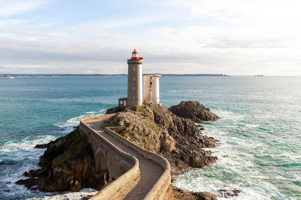 la plage et le phare du Petit Minou à 30 minutes