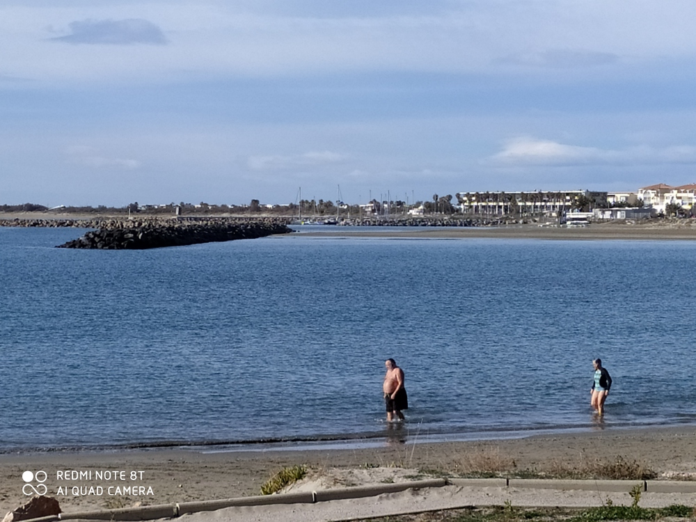 notre plage de prédilection avec mon fils car la plus proche et un peu enclavée. Même en plein janvier, la baignade est possible losqu'on est très motivé !