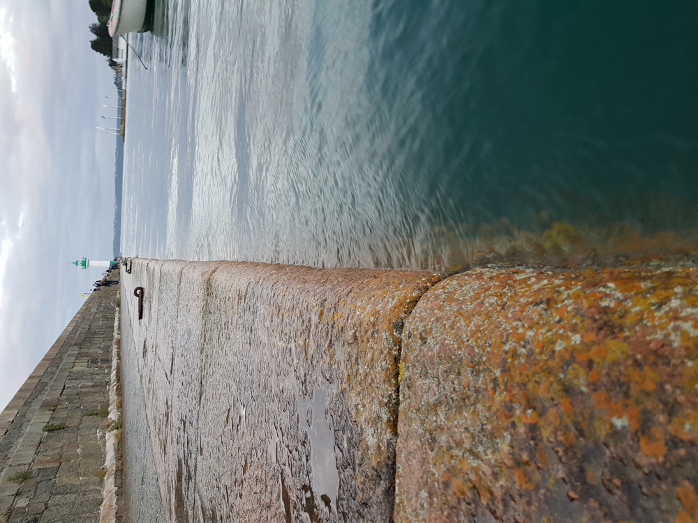 Le quai du vieux port, à marée haute.