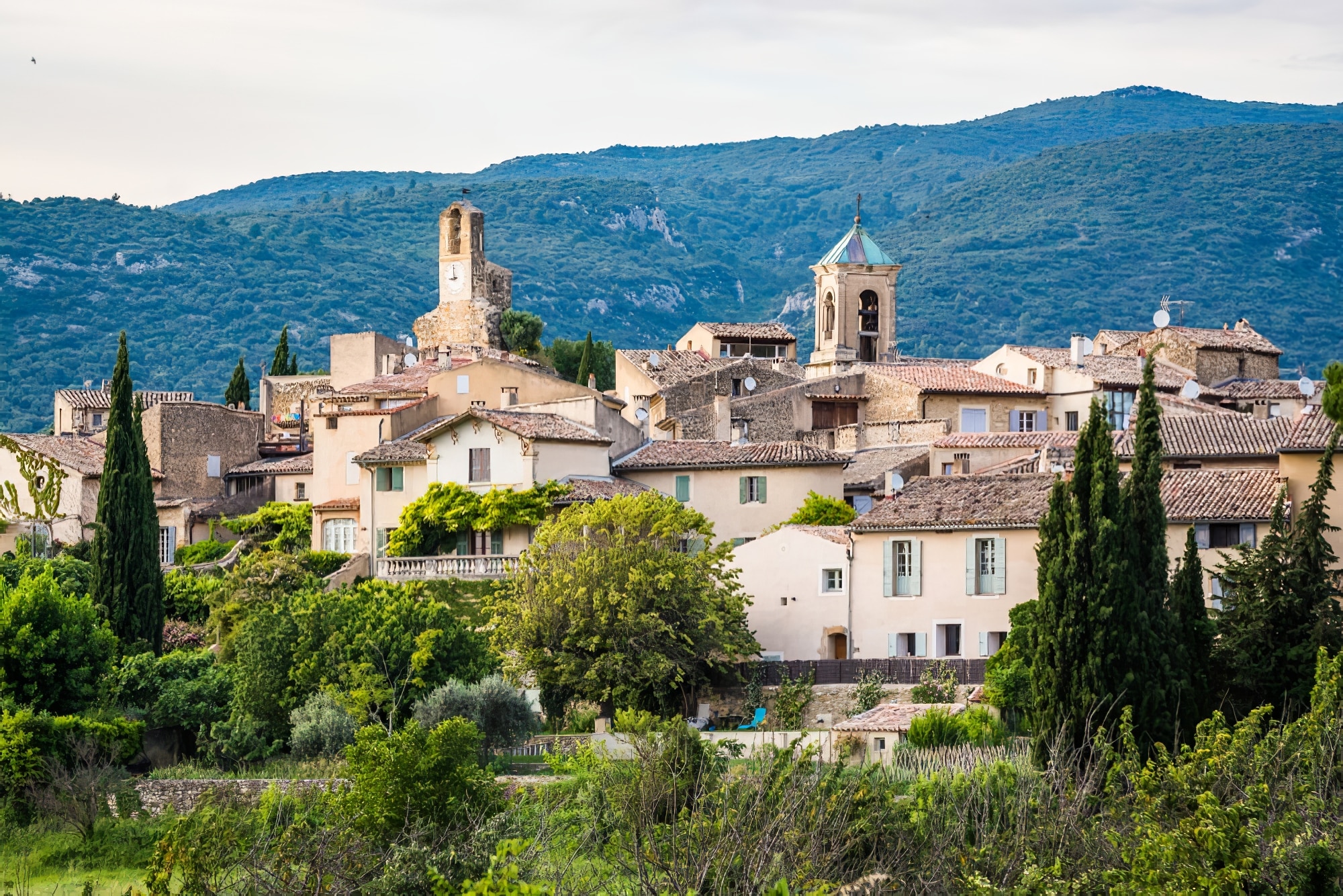 Lourmarin à 5 mn en voiture