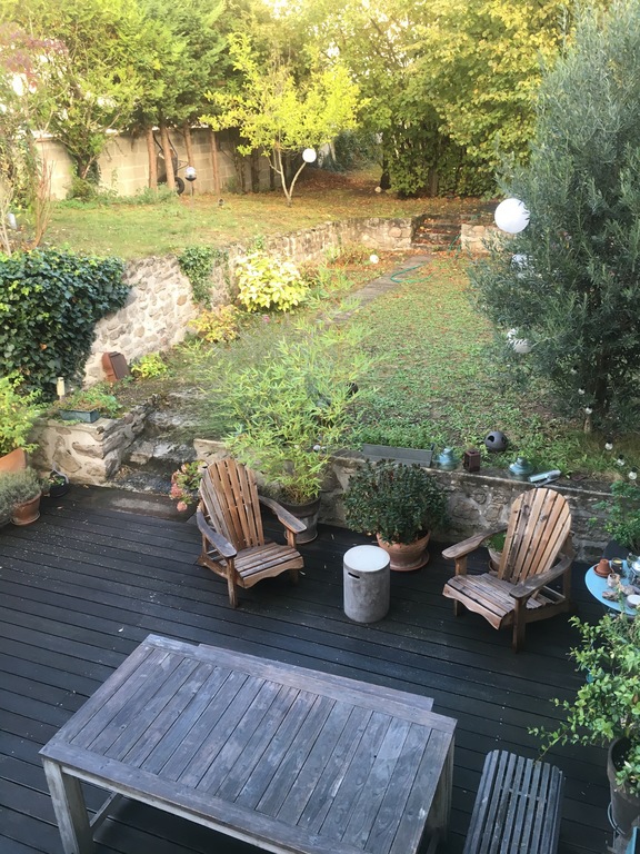 La terrasse et le jardin, vus de la deuxième chambre