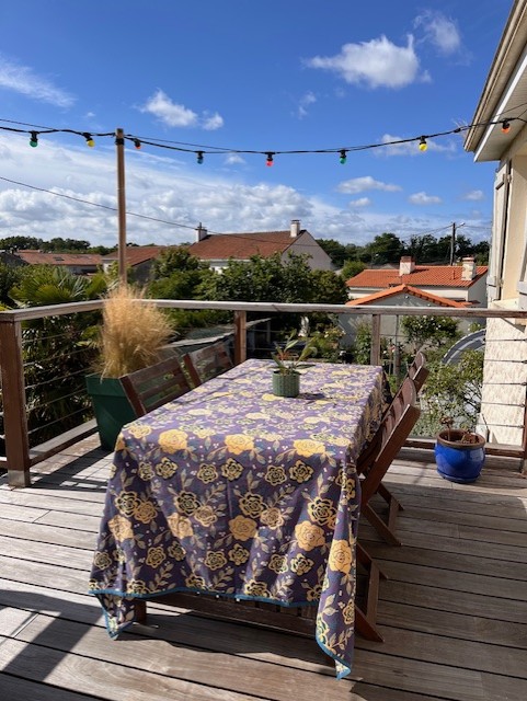 Terrasse avec possibilité de manger dehors aux beaux jours