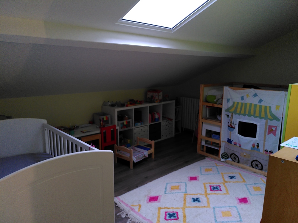 Chambre d'enfant n°1 (1 lit simple et 1 lit bébé)