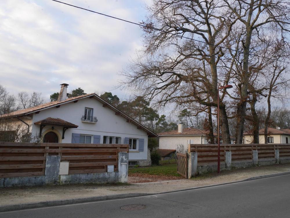 Vue de la maison depuis la rue