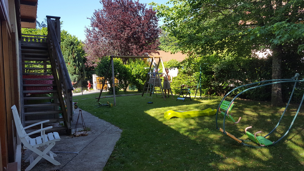 Partie plane du jardin (heureusement nous avons fini de construire la balançoire!)