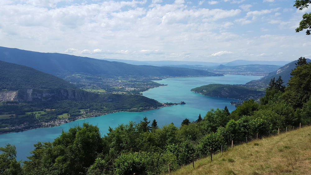 Le lac d'Annecy, vue depuis le col de la Forclaz