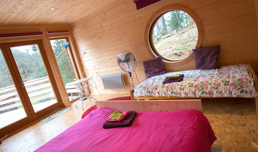 Interieur du chalet gaia avec salle de bain et wc