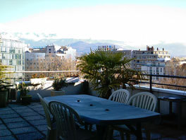 Vaste terrasse face à la chaîne de Belledonne