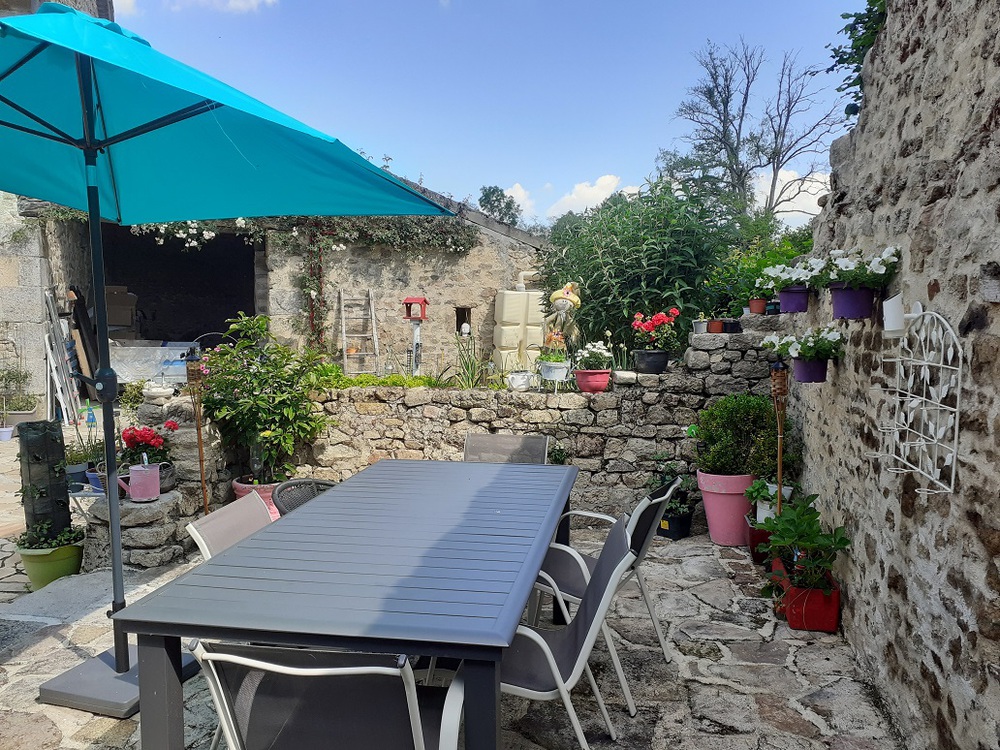 Terrace with shade