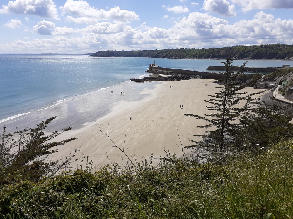 Plage de l'avant port à Binic