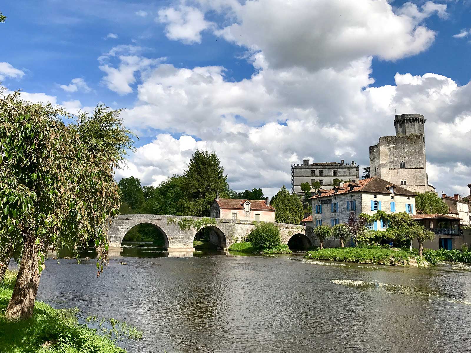 Pont et château Bourdeilles