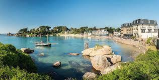 Plage et port de Perros Guirec ( 10 min voiture)