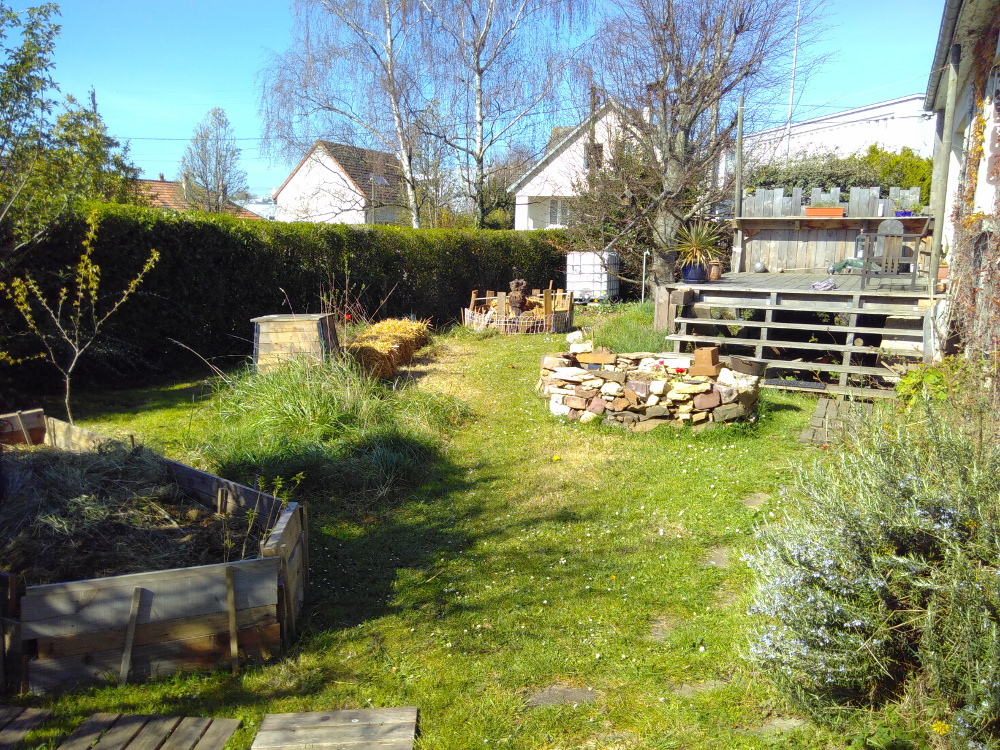 Terrasse au sud et potager