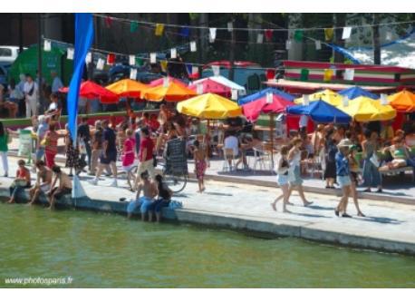 Le bassin de la Villette en été