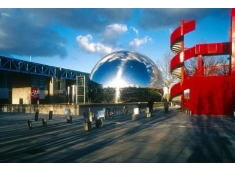 Cinéma 3 axes La Géode et Cité des sciences dans le parc de la Villette