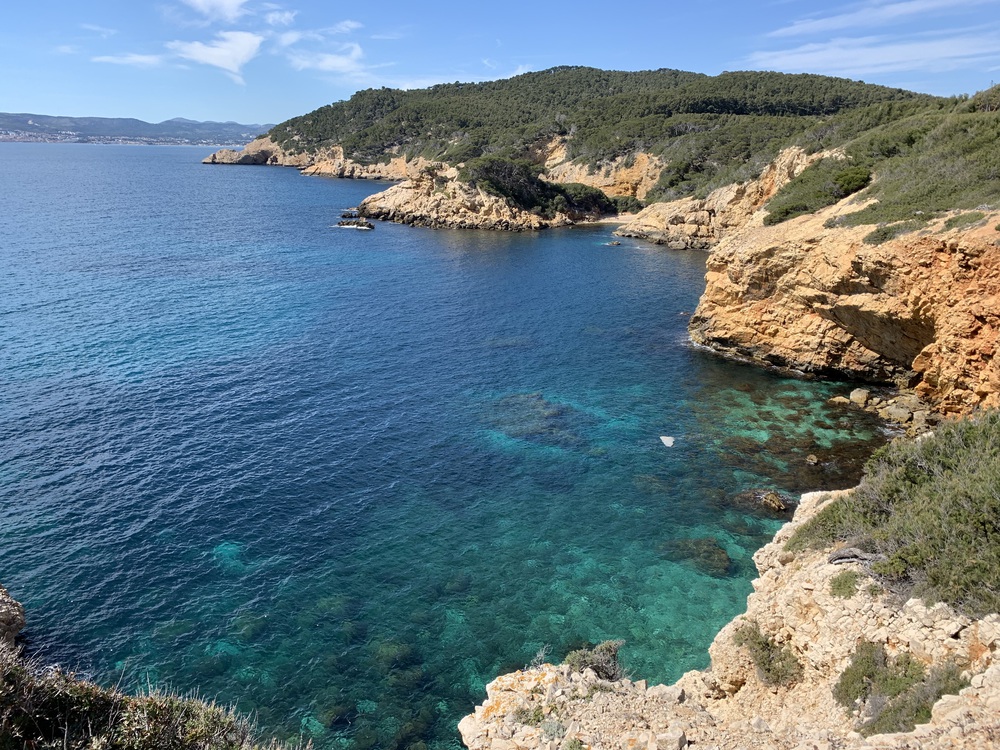 A 40 mn en voiture, les calanques