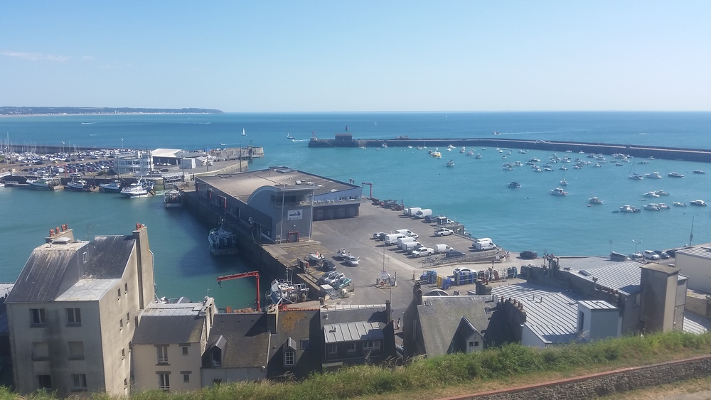 Granville et vue sur son port de pêche  (15 min en voiture)