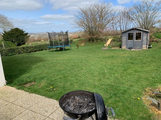 jardin et trampoline