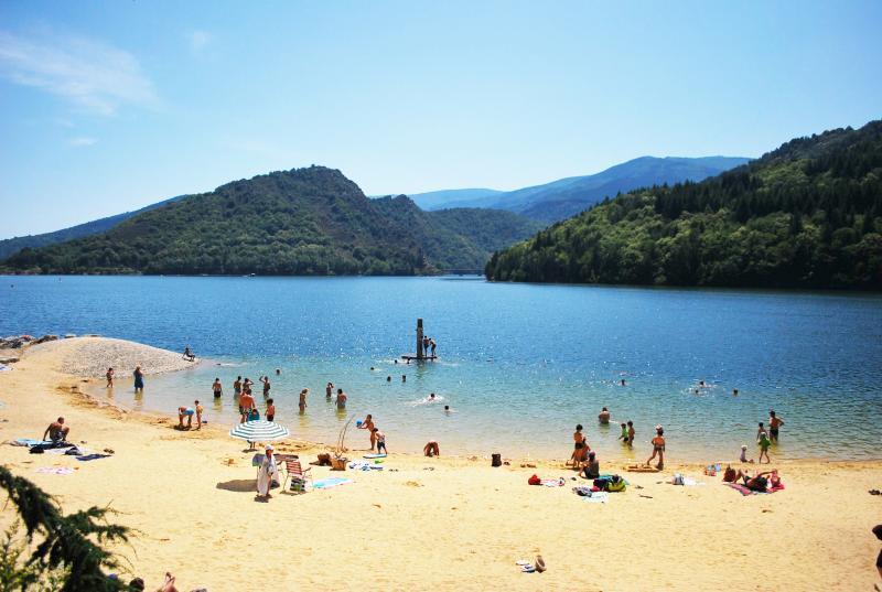 Lac de Villefort, 1h.