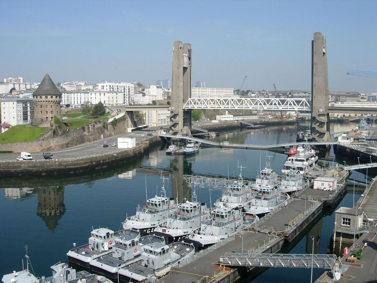 pont de recouvrance et tour tanguy