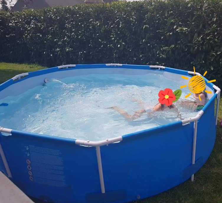 Piscine hors sol de 3 m de diamètre (uniquement l'été)