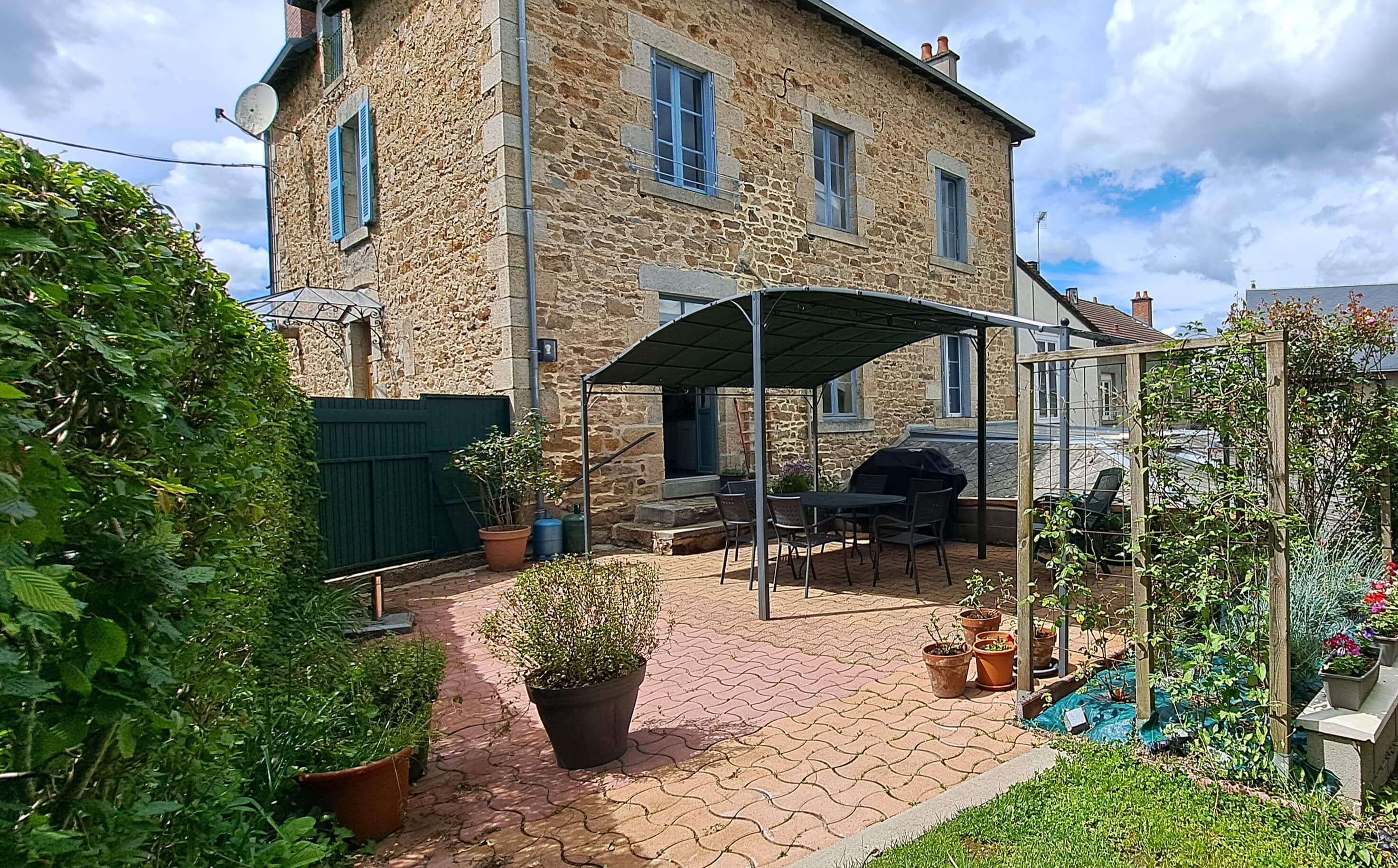 Notre terrasse et jardin