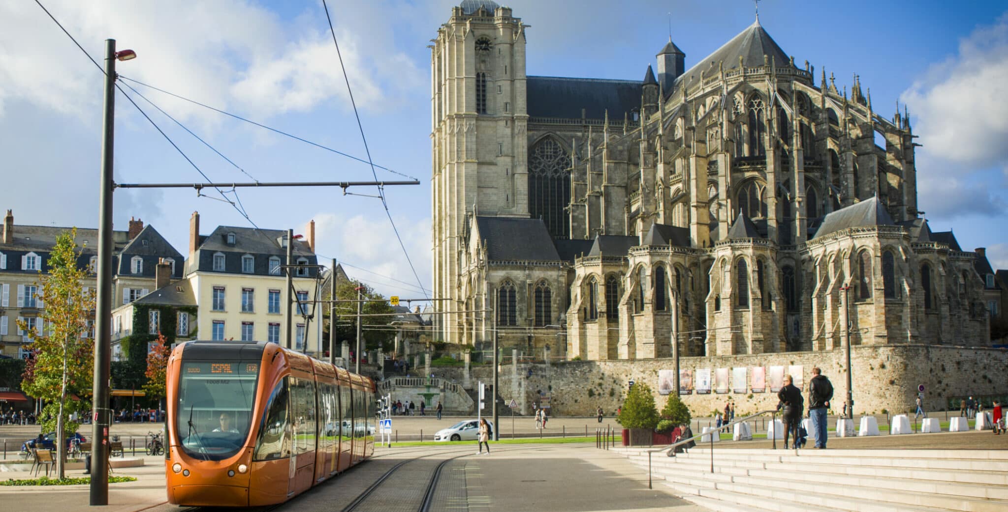 Cathédrale du mans + tram